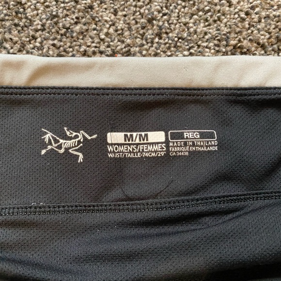 Arc’teryx sport shorts. Women’s medium - Picture 3 of 3